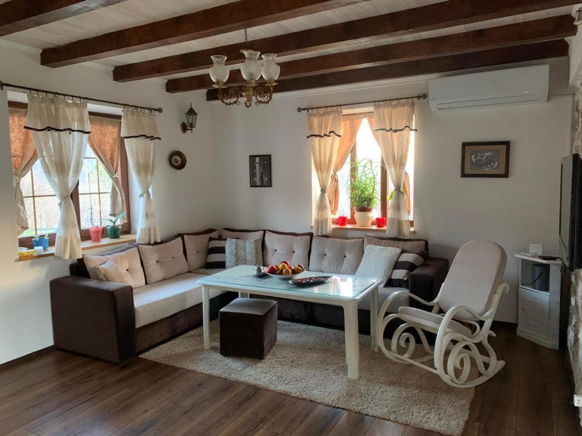 Silent Village Villa With Swimming Pool โมสตาร์ ภายนอก รูปภาพ