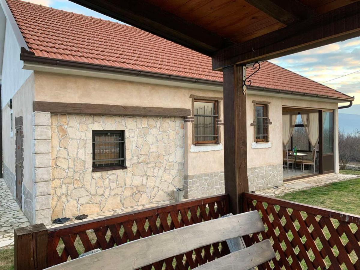 Silent Village Villa With Swimming Pool โมสตาร์ ภายนอก รูปภาพ