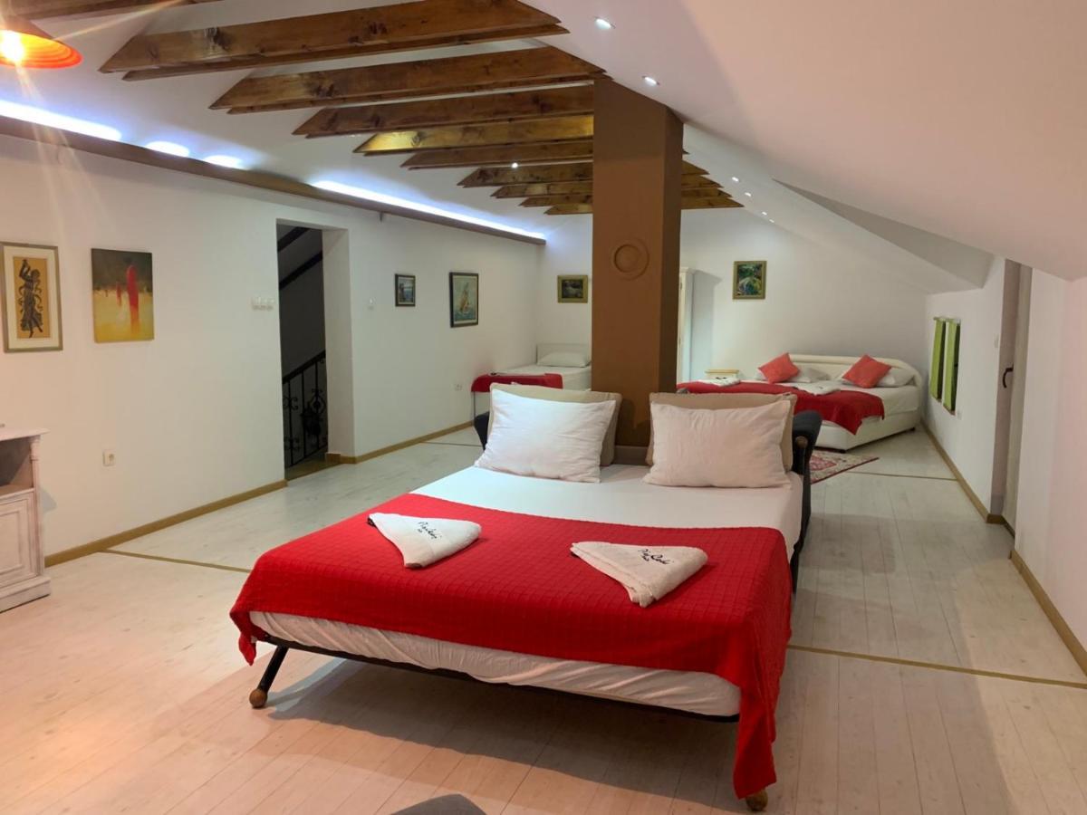Silent Village Villa With Swimming Pool โมสตาร์ ภายนอก รูปภาพ