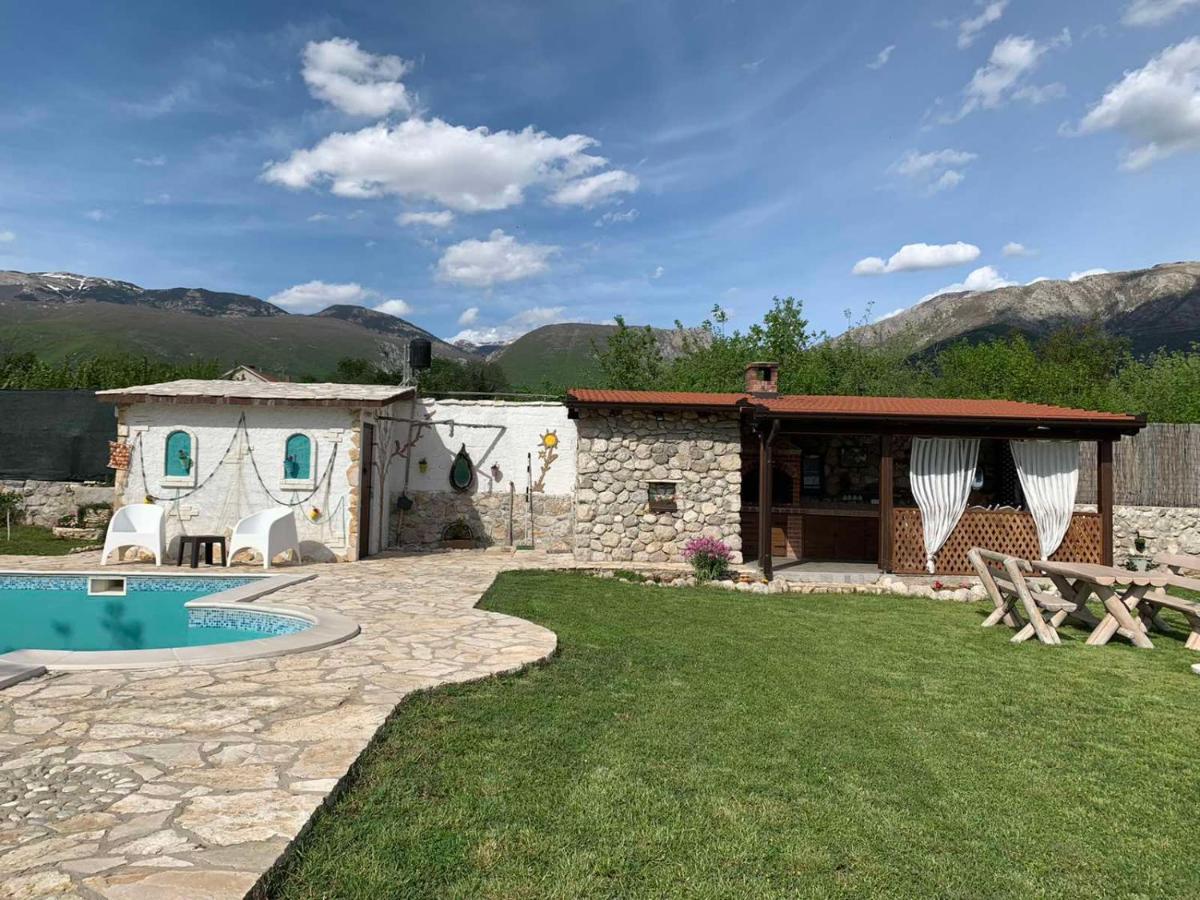 Silent Village Villa With Swimming Pool โมสตาร์ ภายนอก รูปภาพ