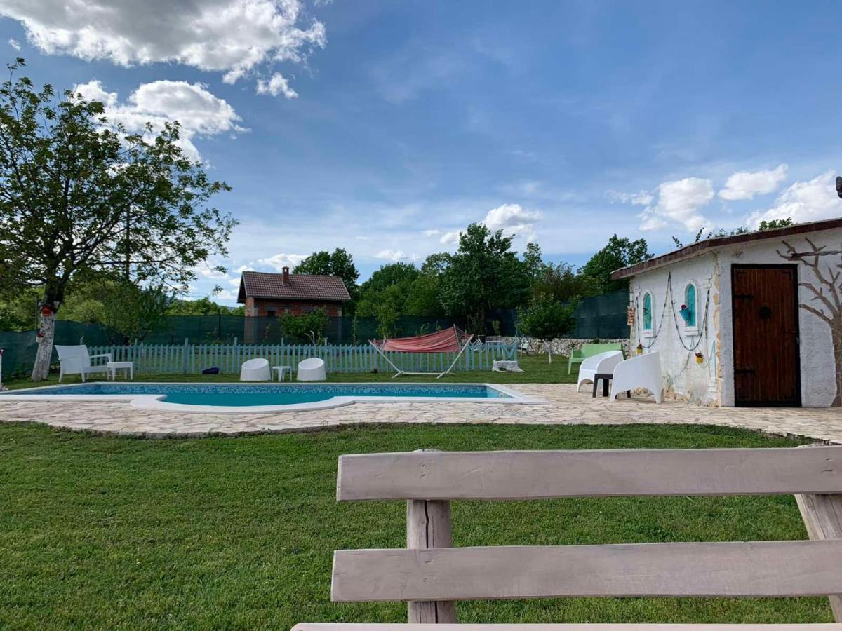 Silent Village Villa With Swimming Pool โมสตาร์ ภายนอก รูปภาพ