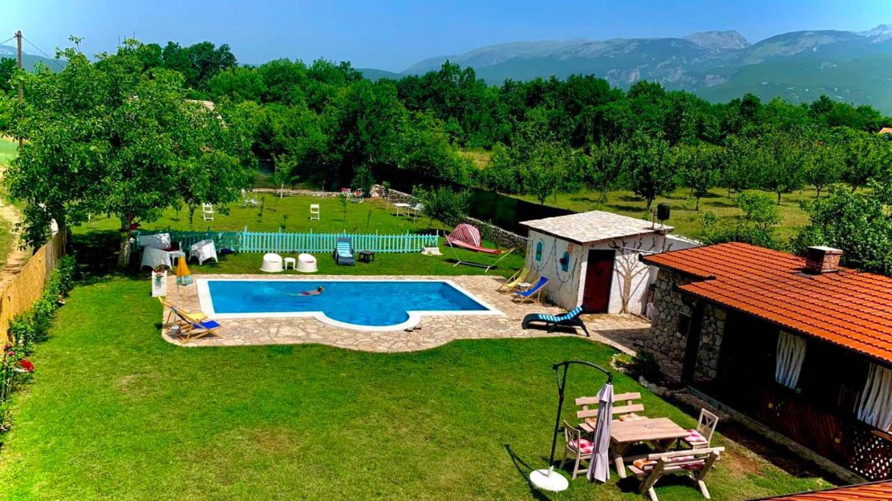 Silent Village Villa With Swimming Pool โมสตาร์ ภายนอก รูปภาพ