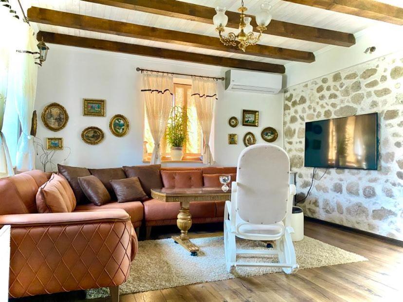 Silent Village Villa With Swimming Pool โมสตาร์ ภายนอก รูปภาพ