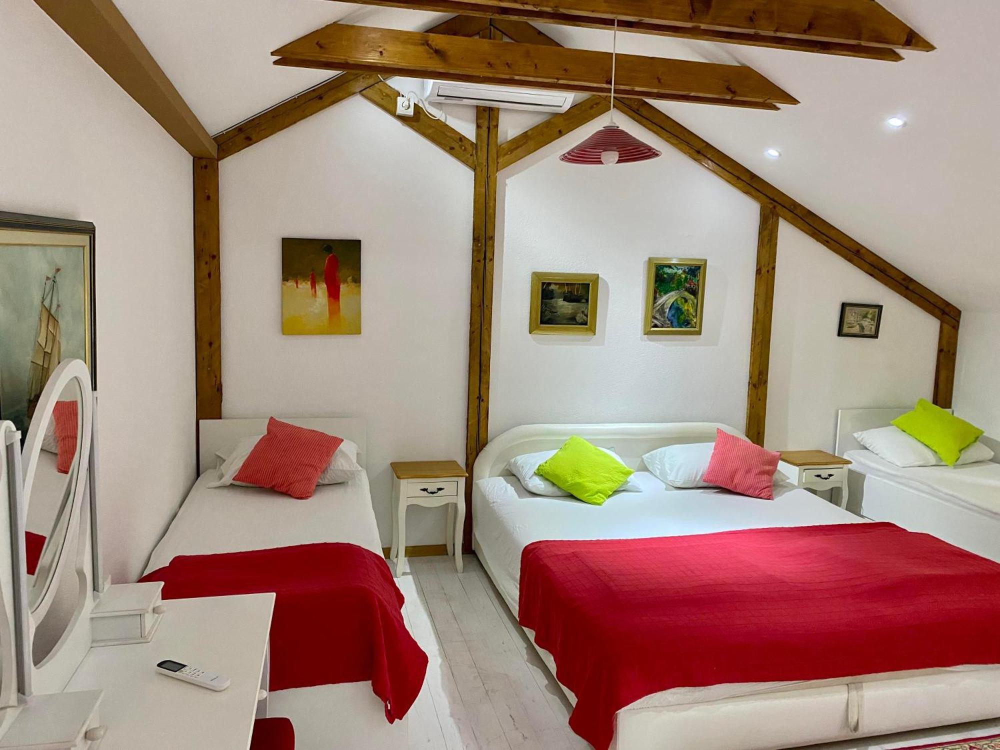 Silent Village Villa With Swimming Pool โมสตาร์ ภายนอก รูปภาพ
